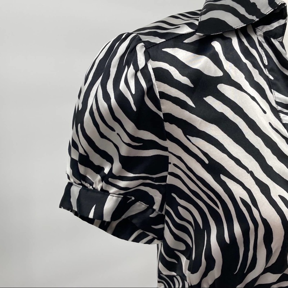 Guess Jeans Zebra Print Silky Short Sleeve Button Front Ruched Collared Blouse - Picture 6 of 14